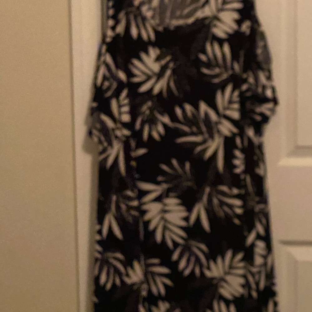 Avenue Monochrome Leaf Pattern Blouse